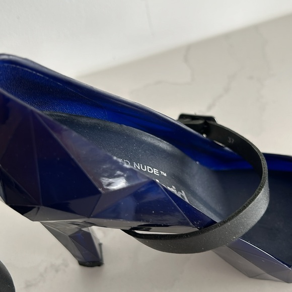 Geometric translucent shoes - Picture 3 of 3